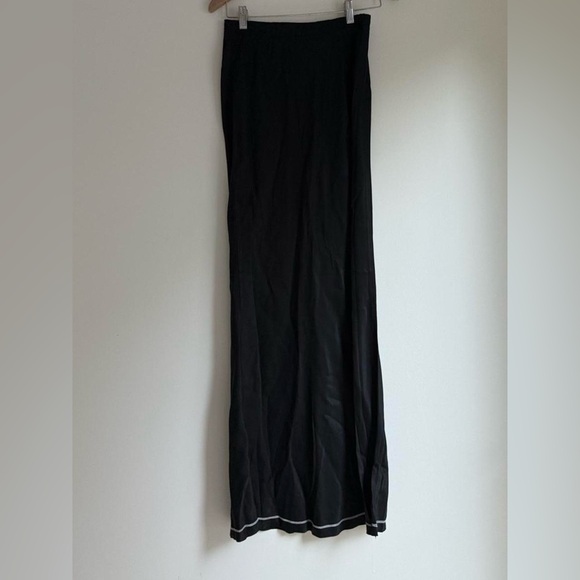 Stunning Black Maxi Skirt with white stitching detail at hem. size Medium - NEW - Picture 1 of 3